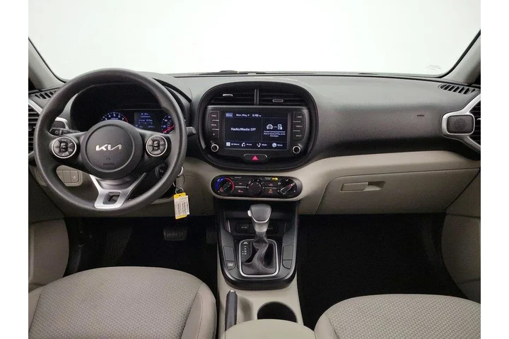 $15998 : Kia Soul 2022 LX 4dr Crossov image 9