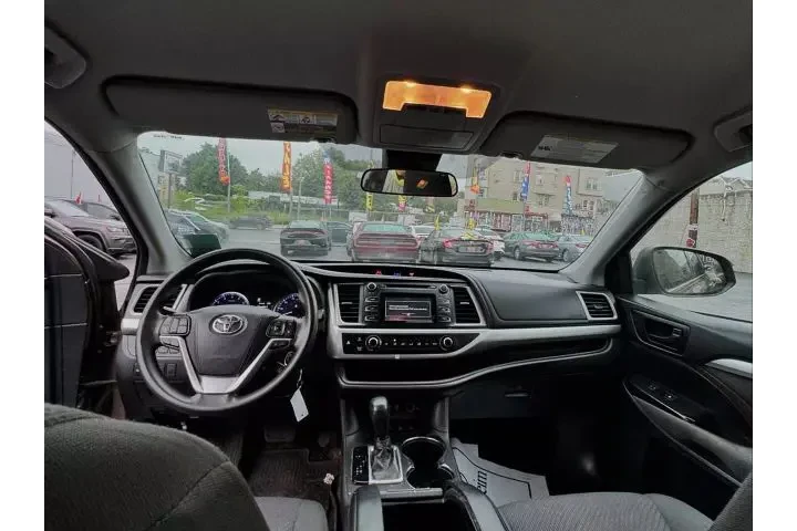 2018 TOYOTA HIGHLANDER2018 TO image 6