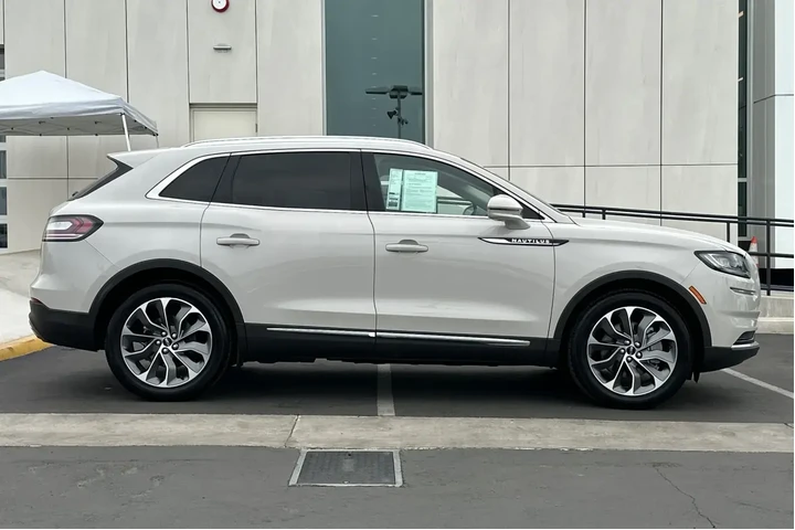 $32900 : Lincoln Nautilus 2022 Reserv image 2