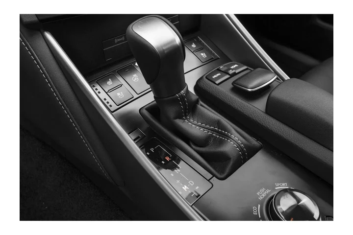 2015 IS 250 Sedan 4D image 10