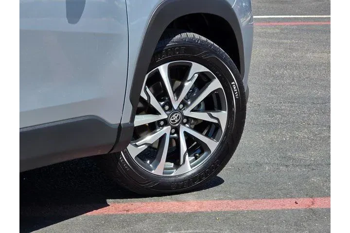 $26500 : Toyota Corolla Cross 2024 XL image 8