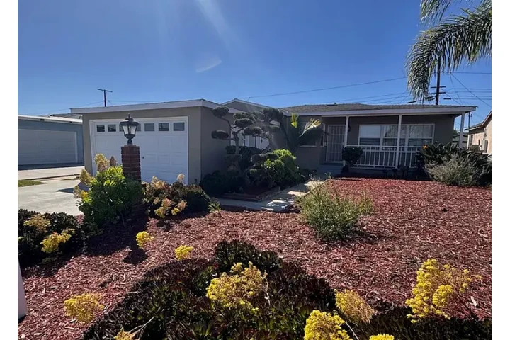 $1790 : Ralphs and Target.Beautifully image 1