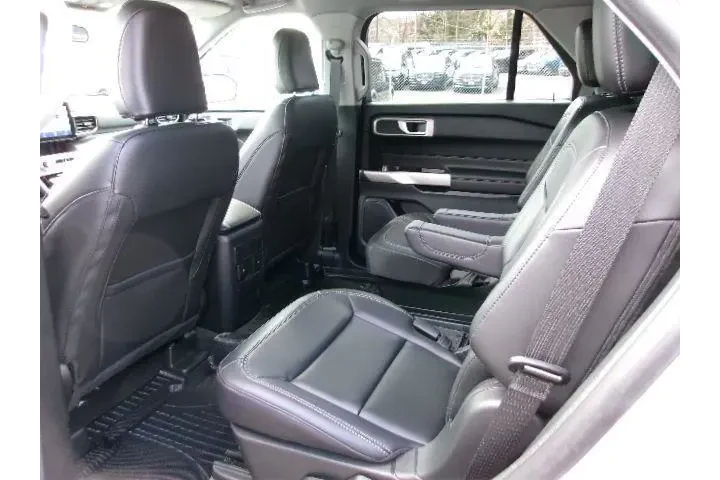 $36796 : Ford Explorer 2024 AWD XLT 4 image 9