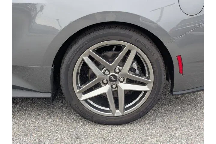 $30995 : Ford Mustang 2024 EcoBoost 2 image 9