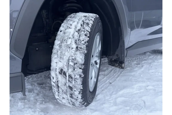 $29998 : 2023 RAV4 LE image 10