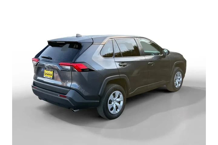 $27100 : Toyota RAV4 2024 AWD LE 4dr image 5