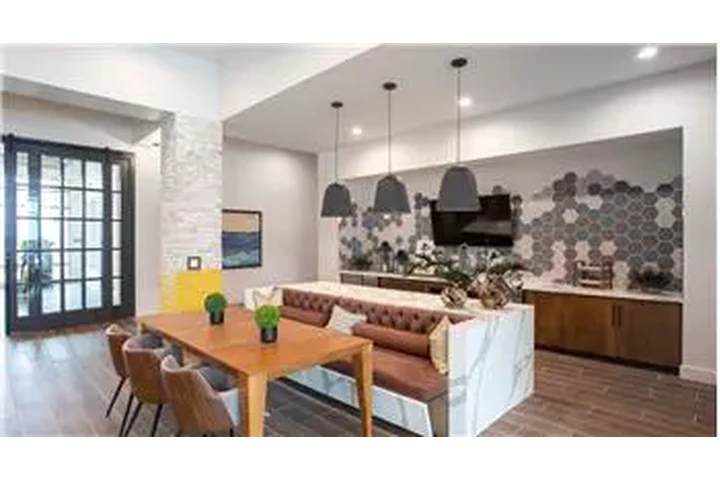 $2278 : Rental property with 3 bedro image 6