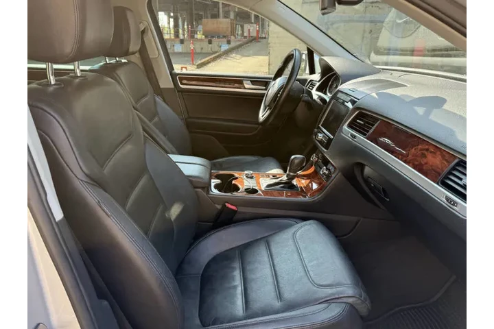 $12988 : 2012 Touareg VR6 Sport image 9