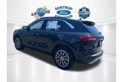 $27447 : Ford Escape Plug-In Hybrid 2 thumbnail