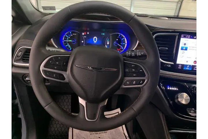 $39989 : Chrysler Pacifica Plug-In Hy image 10