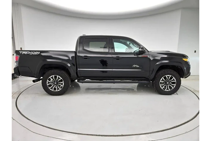 $37998 : Toyota Tacoma 2022 4x4 TRD S image 4