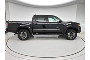$37998 : Toyota Tacoma 2022 4x4 TRD S thumbnail