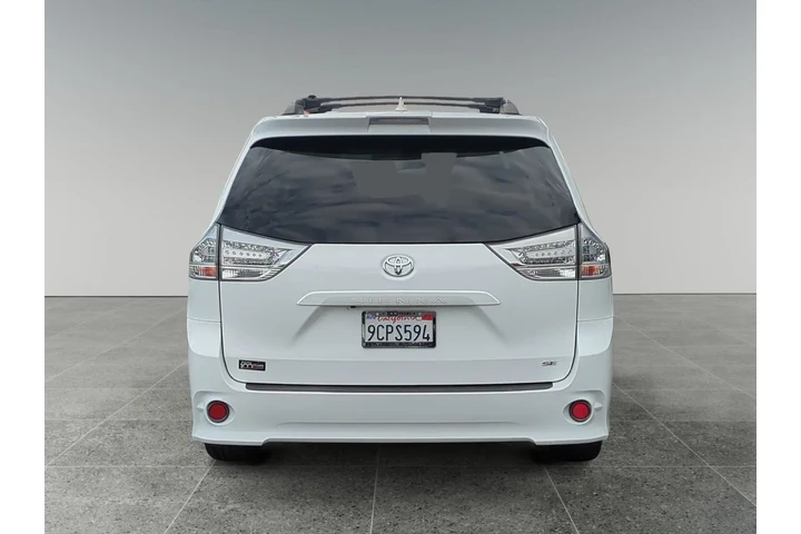 $28488 : Toyota Sienna 2020 SE 8-Pass image 4