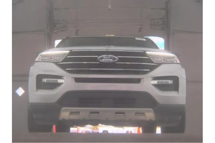 $23495 : Ford Explorer 2023 XLT 4dr S image 3