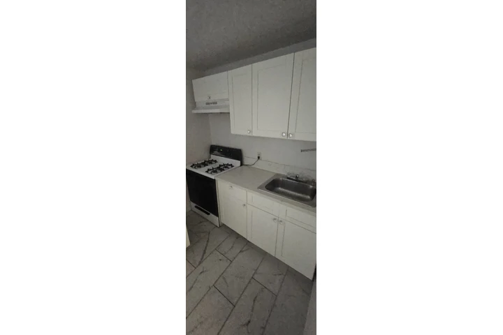 $950 : Estudio una person PICO RIVERA image 1