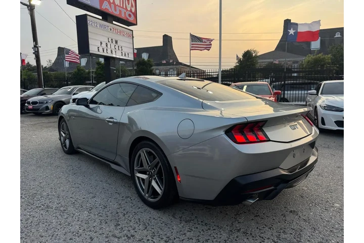 2024 Mustang GT Premium Coupe image 4