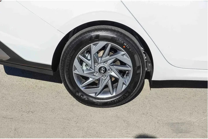 $26995 : Hyundai ELANTRA Hybrid 2026 image 9
