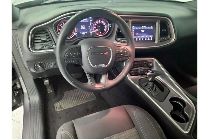 $23998 : Dodge Challenger 2019 SXT 2d image 9
