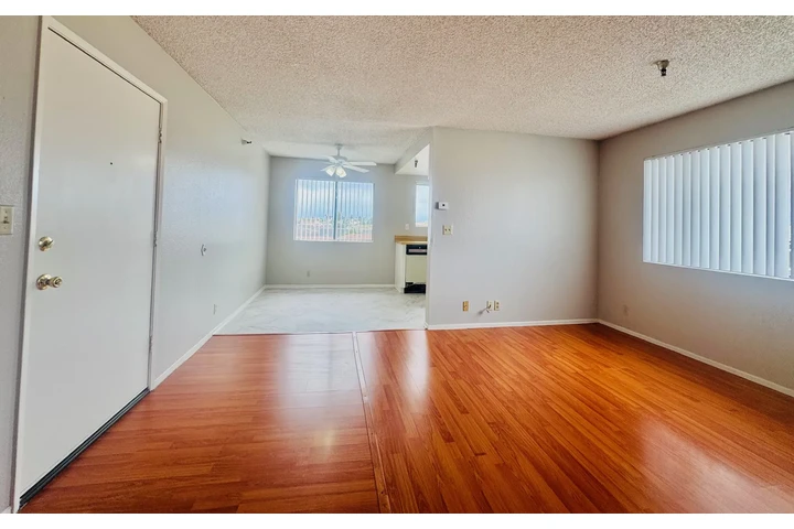 $1925 : Apartamentos listos-Hawthorne image 5