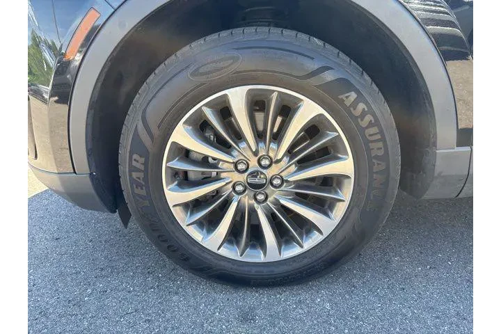 $18499 : Lincoln Nautilus 2020 4dr St image 10