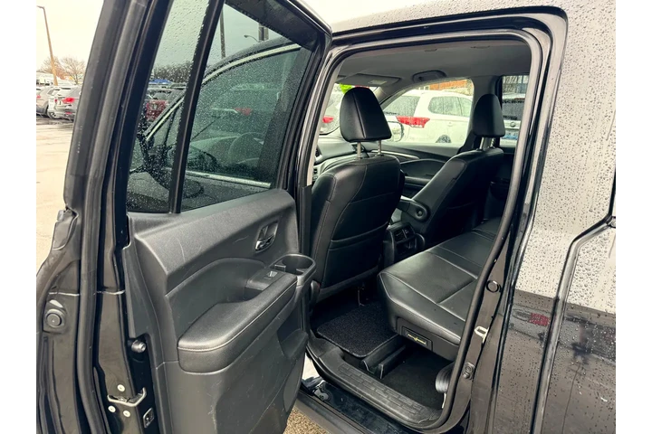 $14980 : 2017 Ridgeline 4WD Crew Cab R image 10