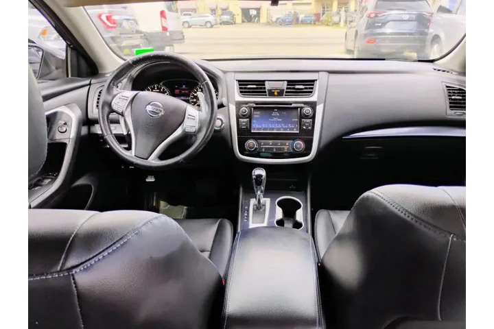 $7350 : 2018 Altima 2.5 SR image 9