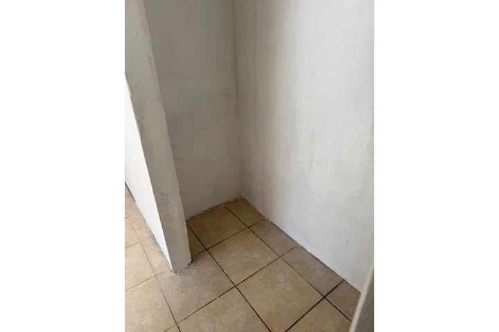 $700 : Se Renta cuarto grande 12 x 12 image 3