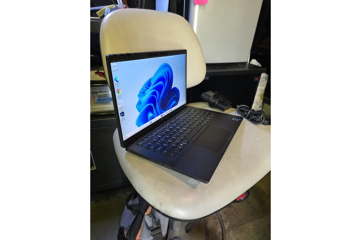 $320 : DeLL Laptop, Windows 11, i7 image 1