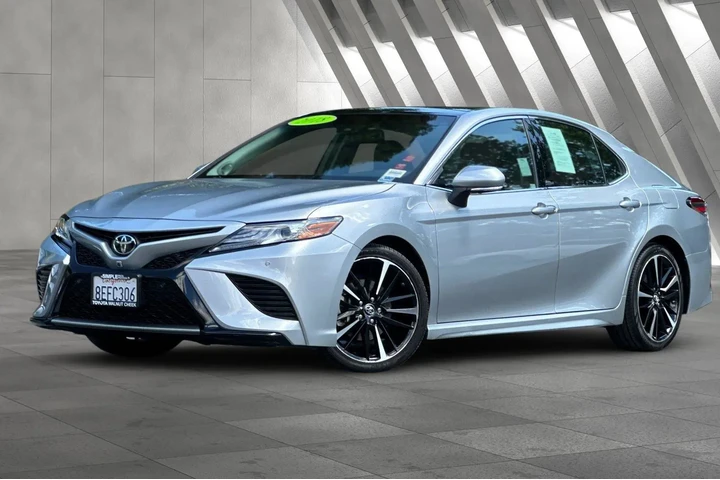 $26000 : Toyota Camry 2018 XSE V6 4dr image 2