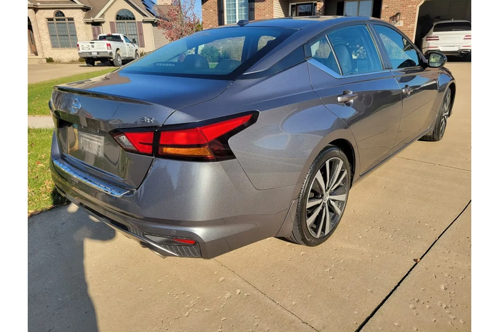$9900 : 2021 Nissan Altima SR image 3