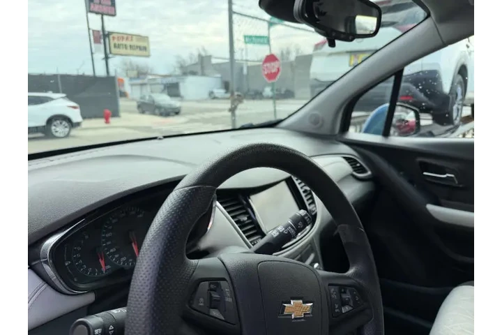 $11995 : 2019 Trax LT image 9