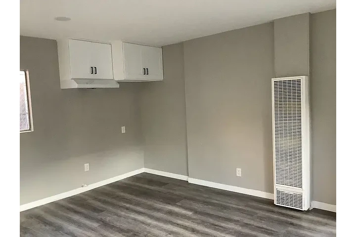 $950 : Modern 1BD 1BT available image 7