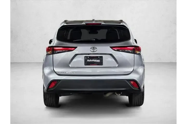 $28926 : Toyota Highlander 2021 XLE 4 image 7