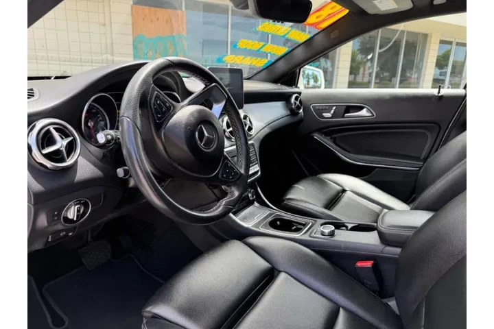 2018 Mercedes-Benz GLA GLA 25 image 10