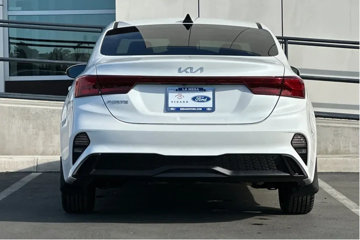 $16900 : Kia Forte 2023 LXS 4dr Sedan image 4