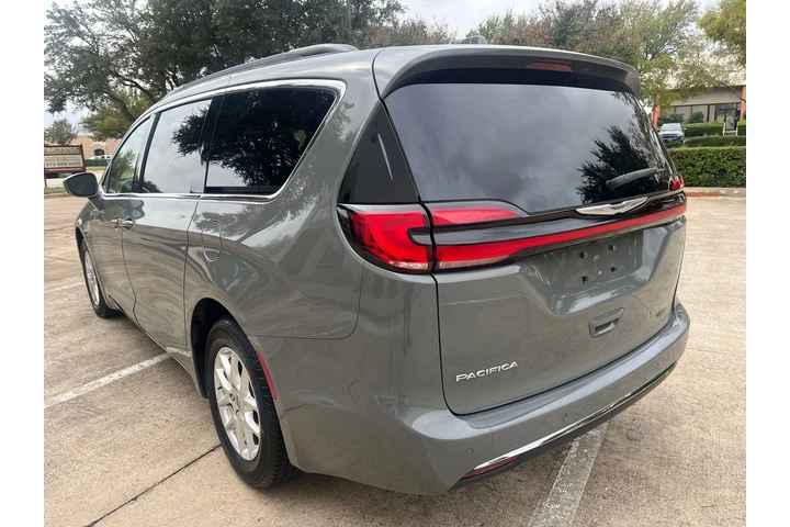 $12990 : 2022 Pacifica Touring L image 7