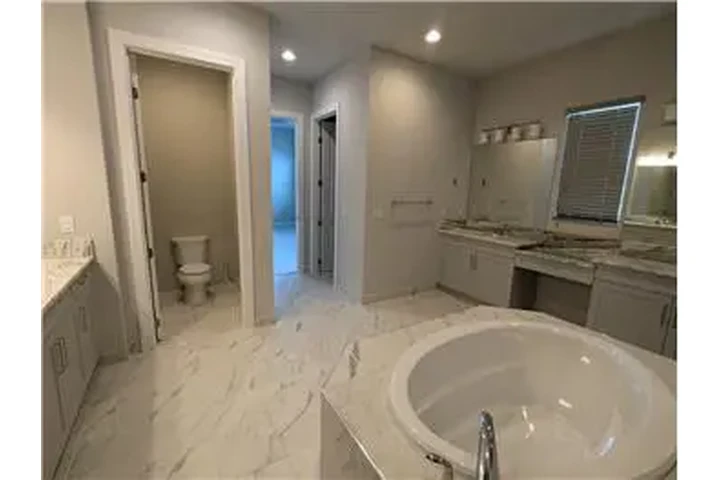 $6200 : Rental property with 5 bedro image 4