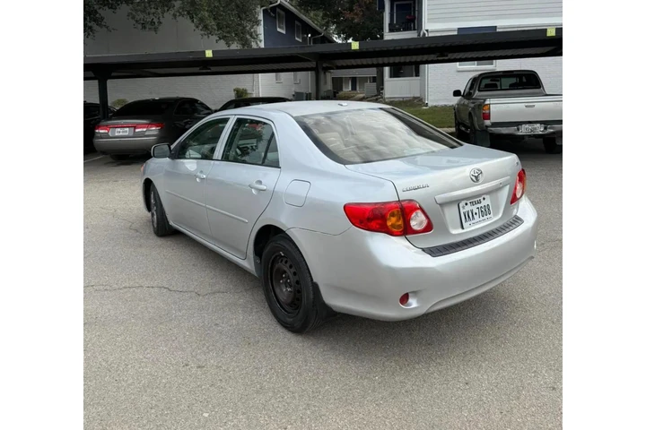 $4500 : Toyota corola v4 image 2