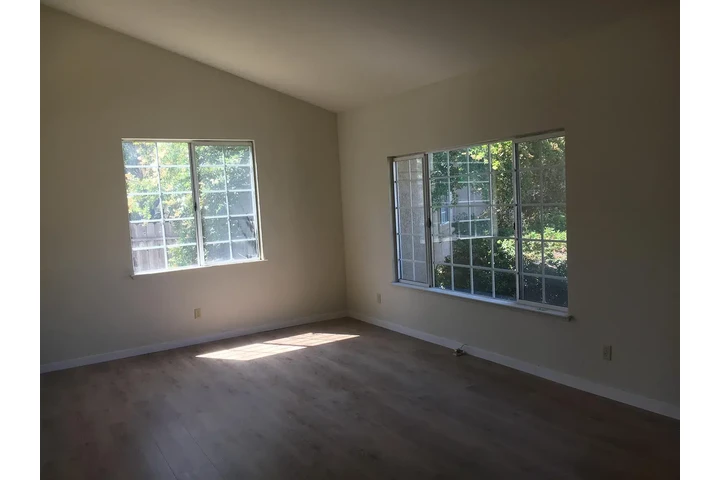 $2075 : SINGLE FAMILY RESIDENCE image 6