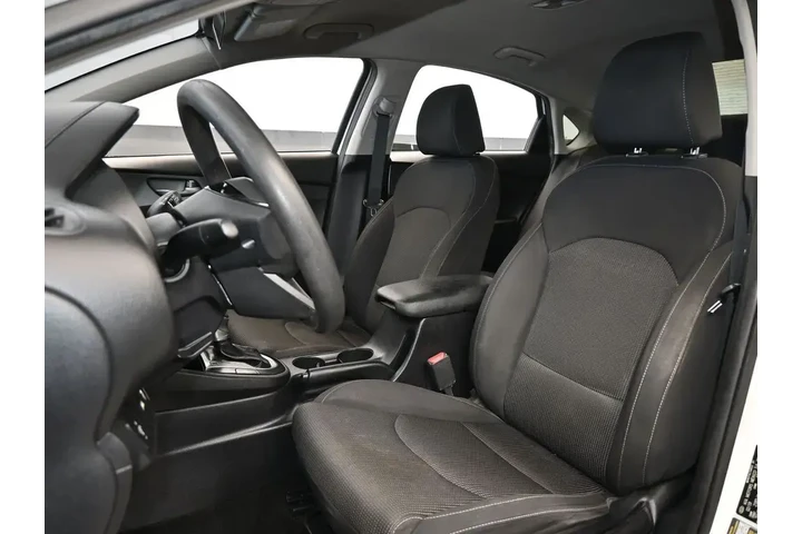 $11622 : Kia Forte 2019 LXS 4dr Sedan image 10