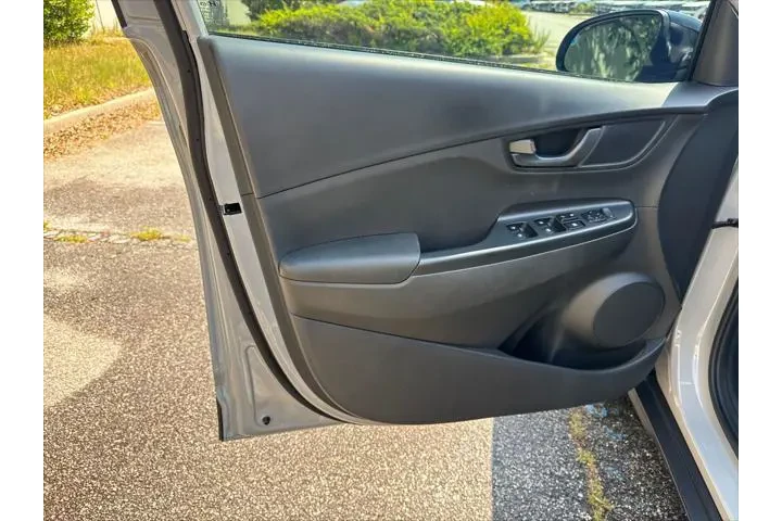 $21520 : Hyundai KONA 2023 AWD SEL 4d image 10