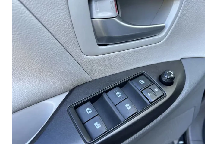 $15997 : 2018 Sienna LE Mobility 7-Pas image 9