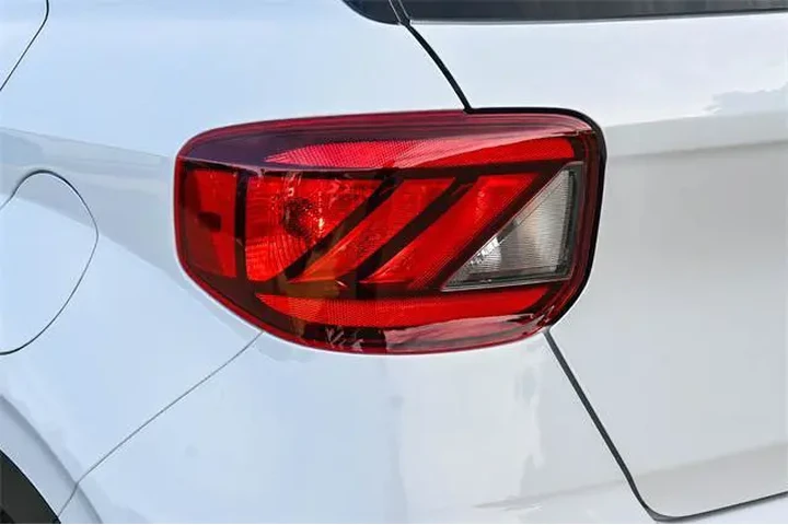 $25115 : Hyundai VENUE 2026 SEL 4dr C image 10