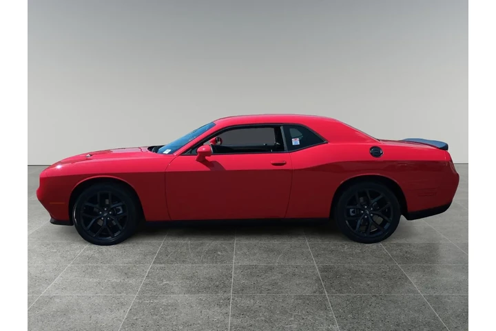 $28855 : Dodge Challenger 2022 SXT 2d image 2