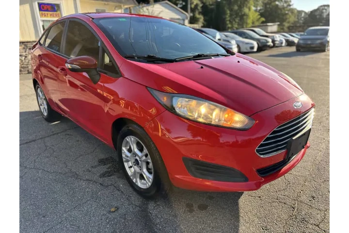 2015 Fiesta SE image 7