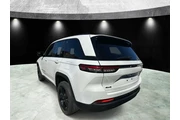 $29985 : Jeep Grand Cherokee 2023 4x4 thumbnail