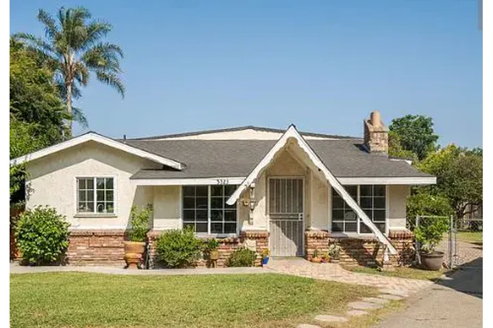 $1999 : UPDATED SINGLE FAMILY HOME - image 1