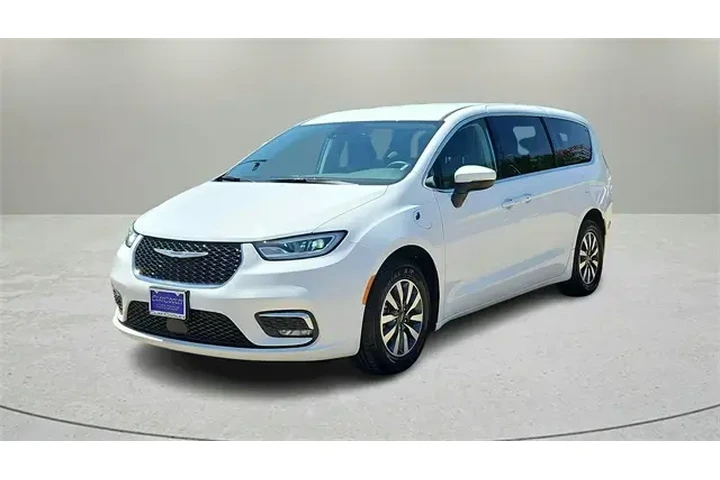 $25207 : Chrysler Pacifica Plug-In Hy image 3