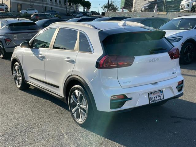 $23900 : Used 2022 Niro EV EX Premium image 8