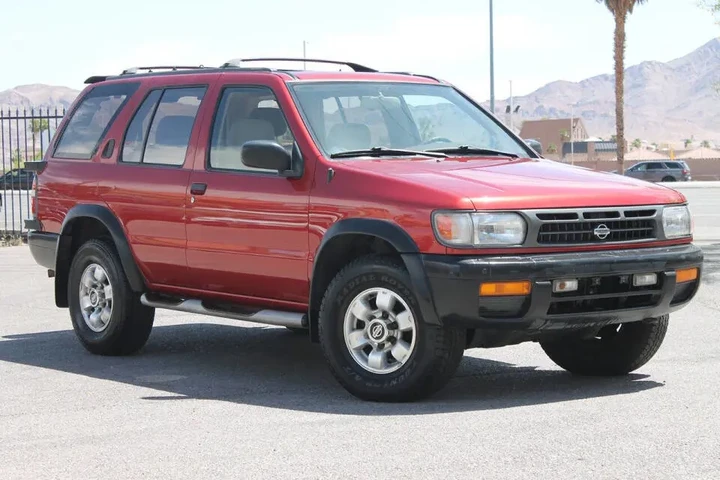 $5995 : 1996 Pathfinder SE image 2